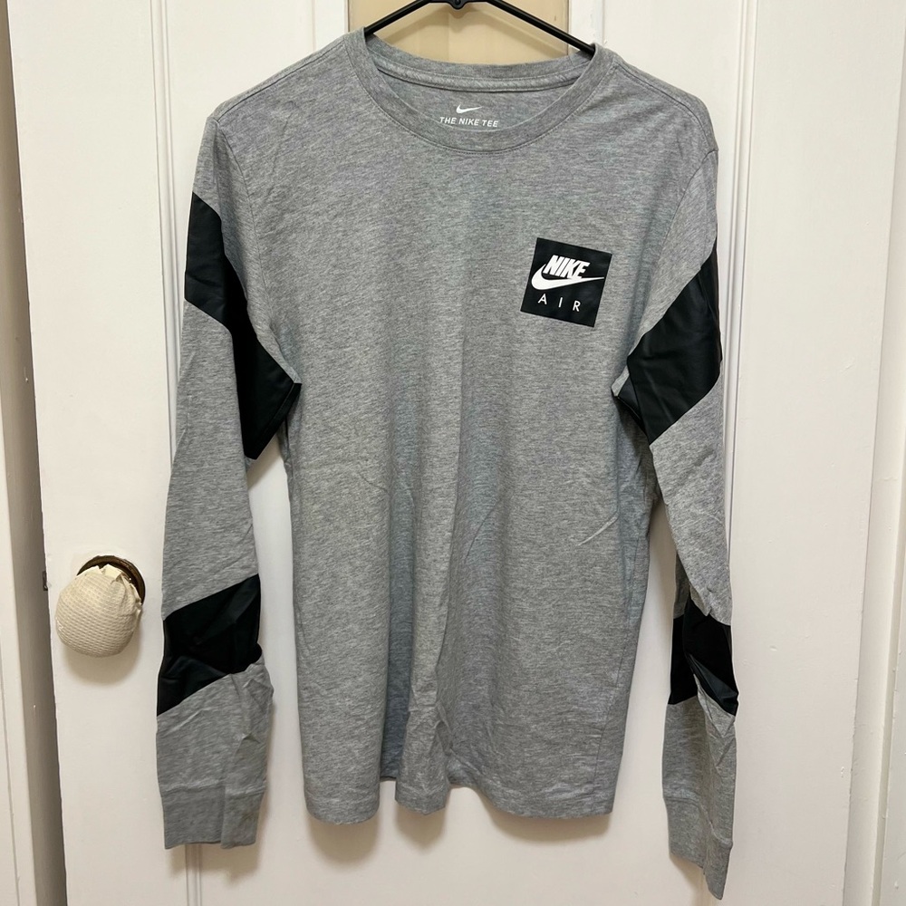 Men’s Nike long sleeve tee